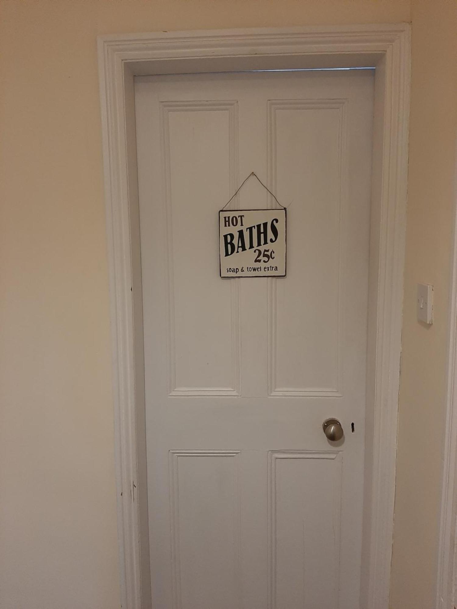 Salisbury Guest House - Free Parking Йорк Екстериор снимка