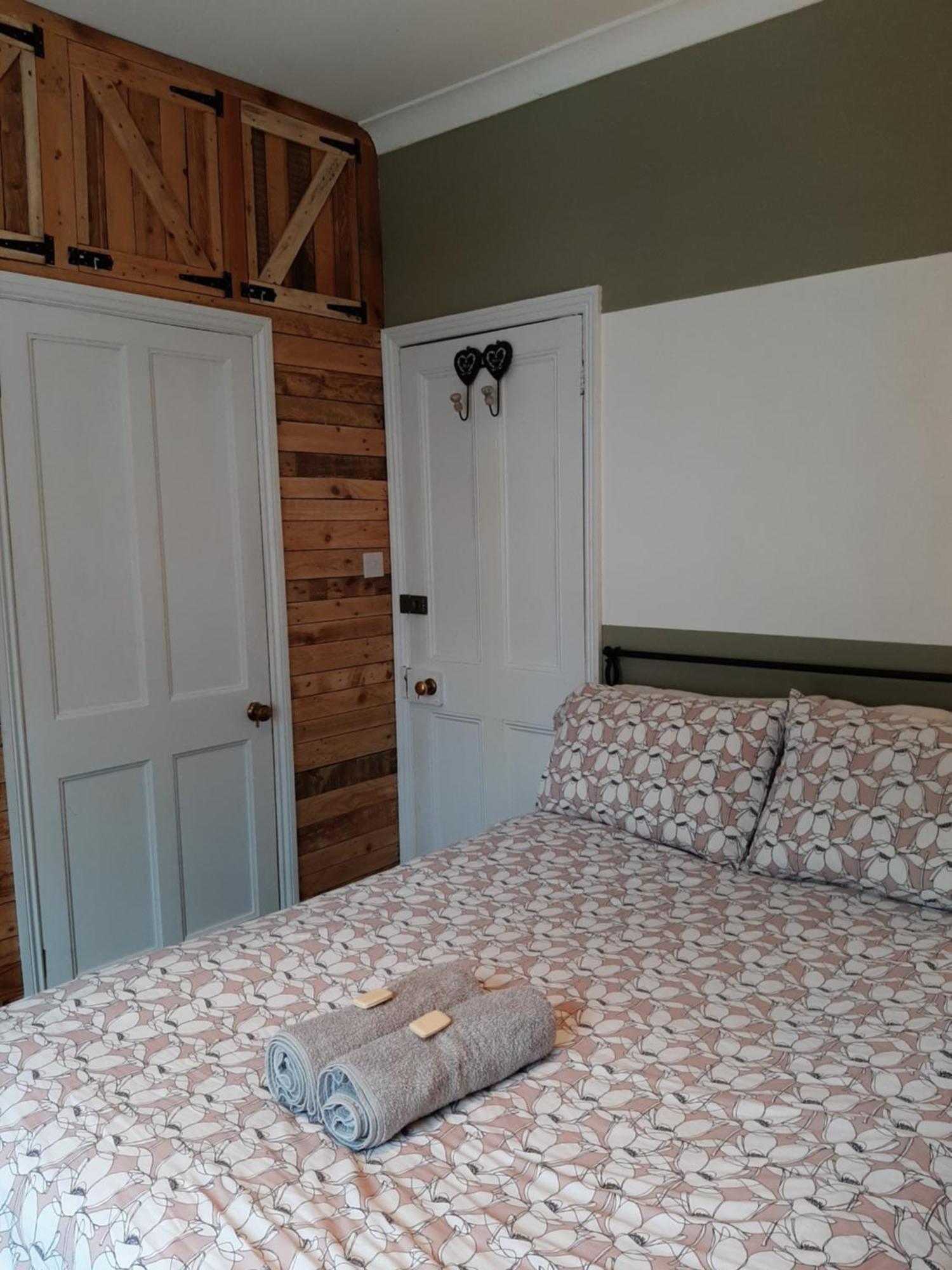 Salisbury Guest House - Free Parking Йорк Екстериор снимка